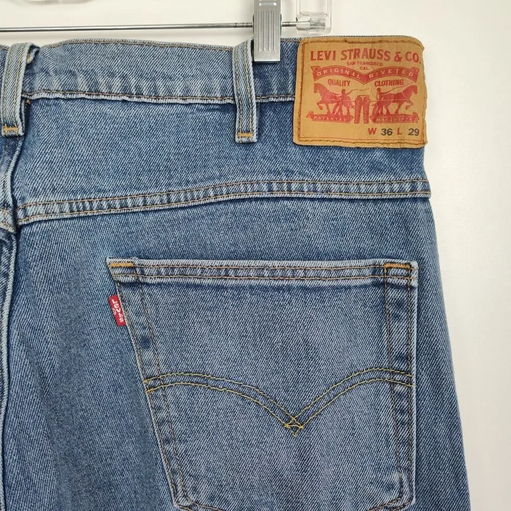Levi's Straight Leg Jeans Men's Size 36x29 Medium Wash Blue‎